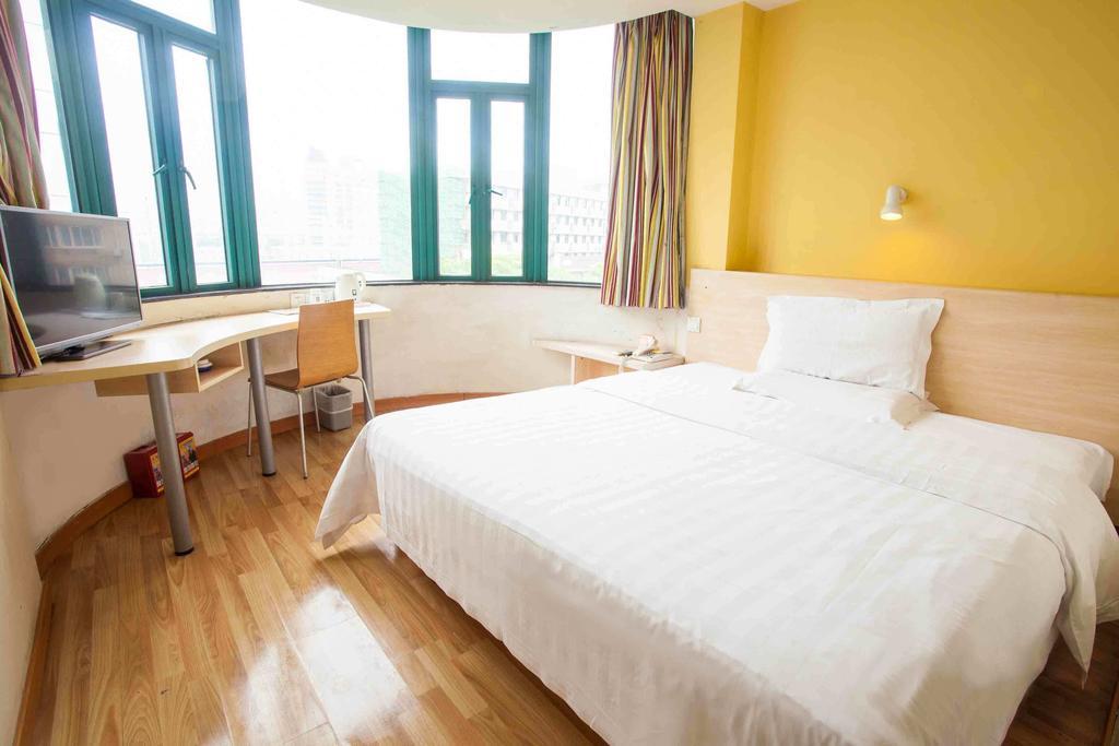 7Days Inn Foshan Coach Terminal Esterno foto
